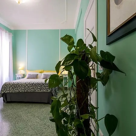Mille E Notte / Station Apartment